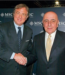 MSCクルーズCEO、ピエルフランチェスコ・ヴァーゴ（写真左） ACミラン副会長兼CEO、アドリアーノ・ガッリアーニ氏（写真右）