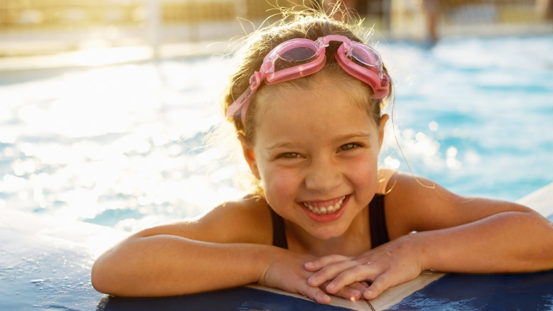 子供用プールで水遊びを満喫