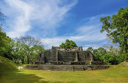 混ざり合った文化、マヤ文明の遺跡、ジャングル探索