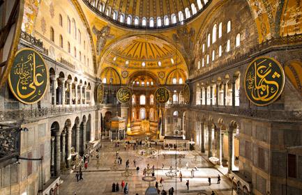 イスタンブール発のクルーズの計画を始めましょう。歴史的な都市を含む旅程をお選び頂き、この地域を探索するエクスカーションを予約しましょう。