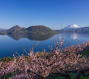 Lakes Tōya-ko