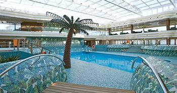 Le Sirene Covered Pool (レ・シーネ屋根付きプール)