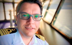 Captain Chris Pugh（クリス　ピュー）船長