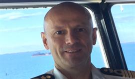Mssimiliano Rossi 船長]