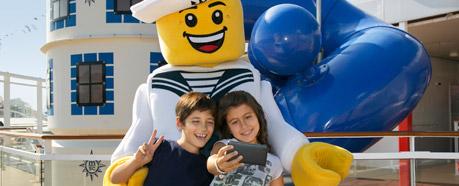 MEET THE SAILOR WALK MASCOT(セーラー・マスコットに会おう)