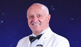 Pietro Esposito 船長]